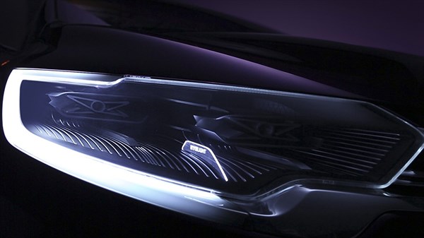Renault INITIALE PARIS Concept - close-up of headlight
